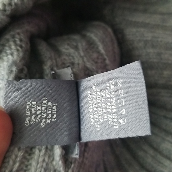 Aerie NWOT Cable Knit Beanie in heather gray - Picture 3 of 5